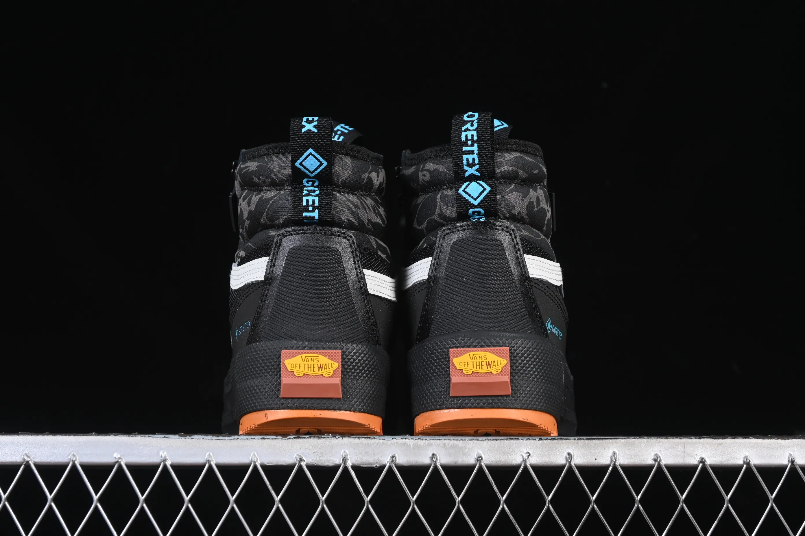 All categories Vans Vans series Vans Hi Vans high-top Vans Sk8-Hi Gore Te Outdoor adventure series round-toe lace-up high-top outdoor functional casual shoes VN0A5I11A0D